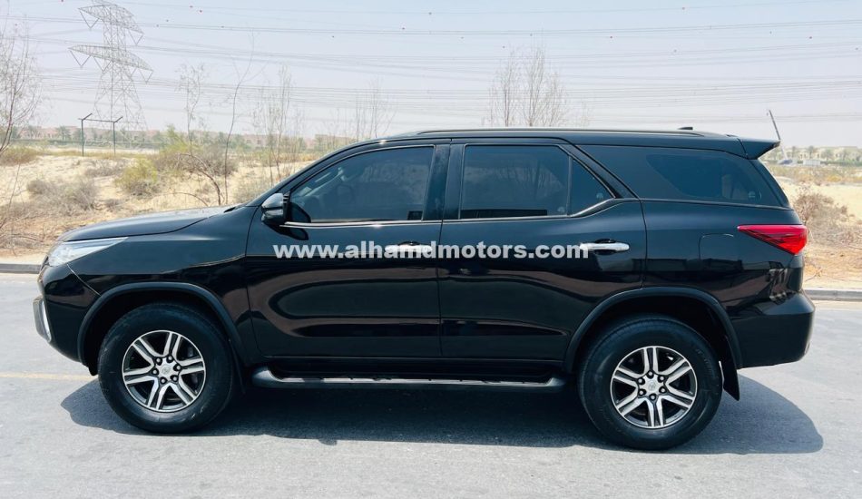 Toyota Hilux and Land Cruiser export cars from Dubai – Al Hamd Motors trusted exporter to Africa