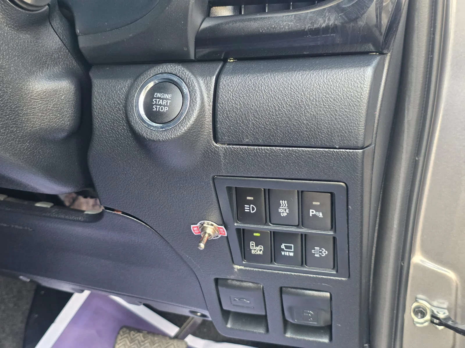 Toyota Hilux Rouge 2024 4WD with 360 Camera