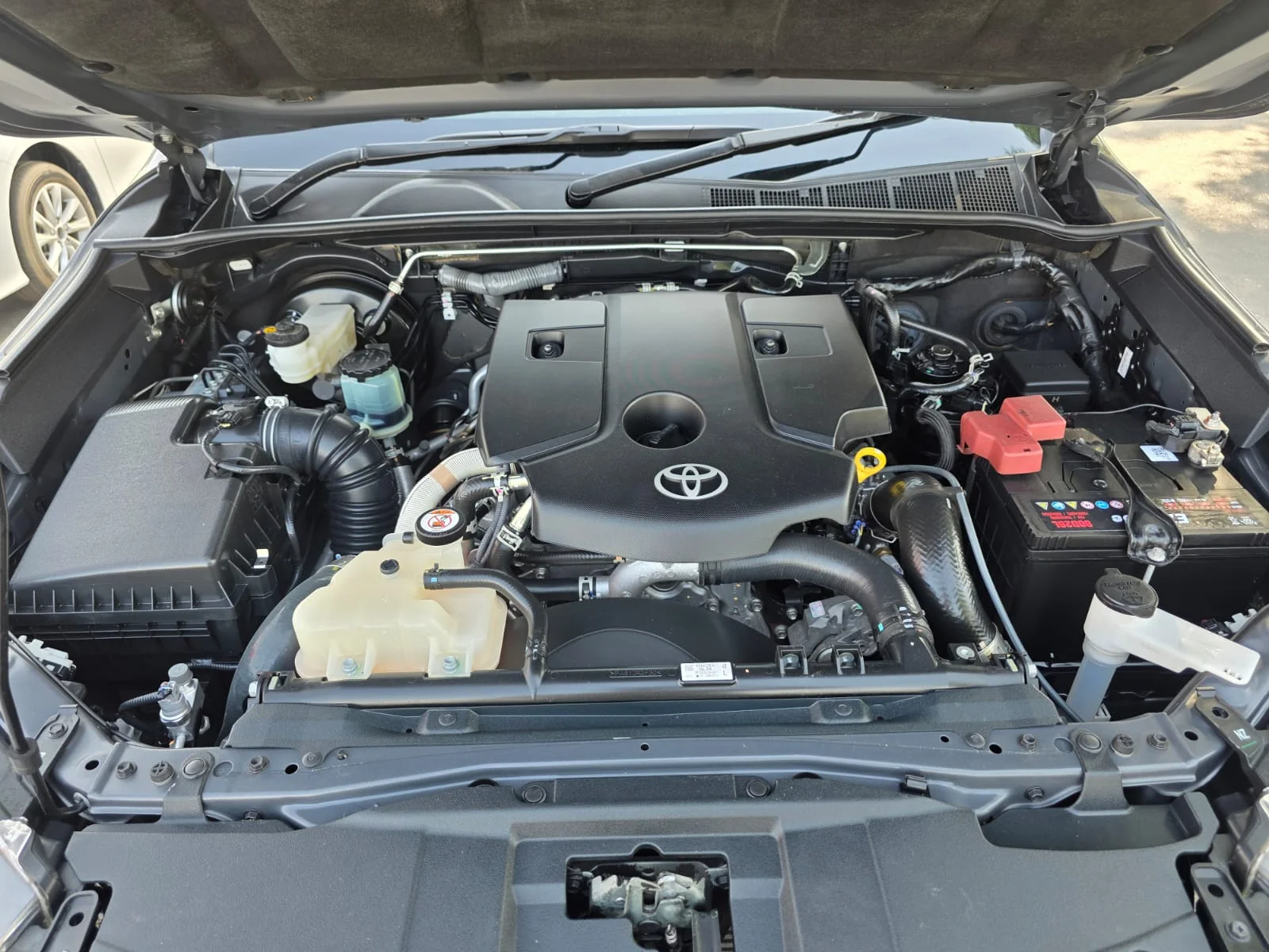 Toyota Hilux Rouge 2024 Right Hand Pickup